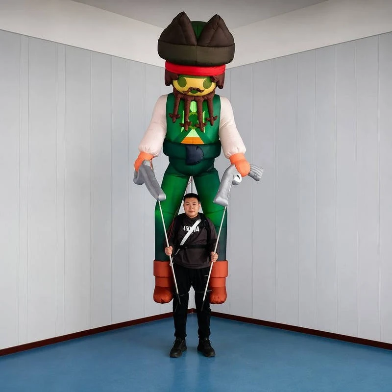 Inflatable Pirate Man Carrying Parade Puppet (3)